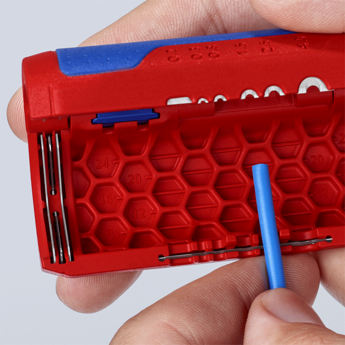 Knipex - 90 22 - Coupe-gaine - pour gaines rainurées - avec dénudage - n°2 - 90 22 - EAN 4003773082293 - Bugnard.ch